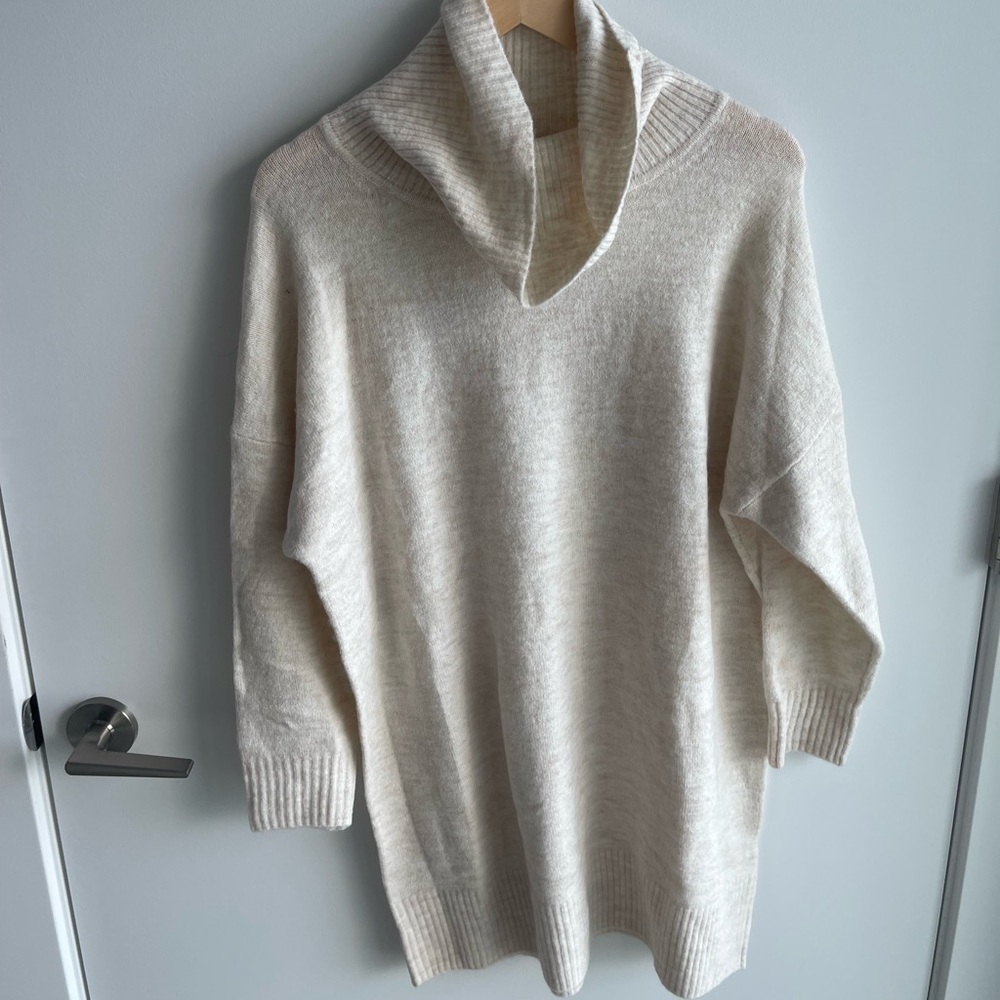 GAP Turtle Neck Cream Sweater Dresss